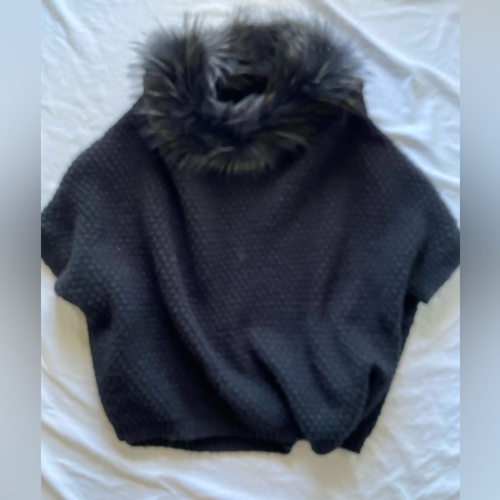 LINDA RICHARDS LUXURY SWEATER WITH RACCOON COLLAR